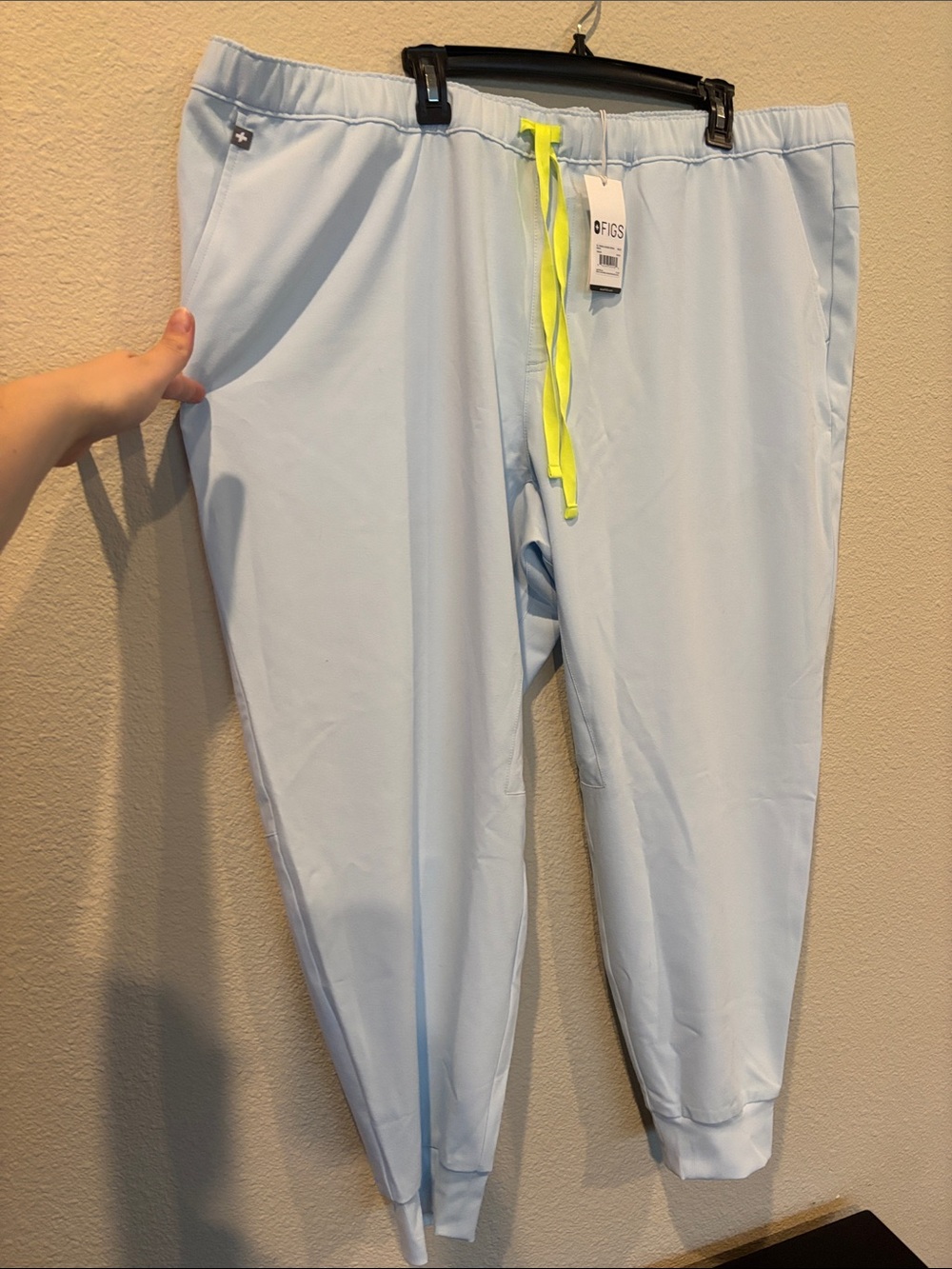 NWT Figs Men’s 4XL Light Blue scrub bottoms with Neon Yellow Drawstring